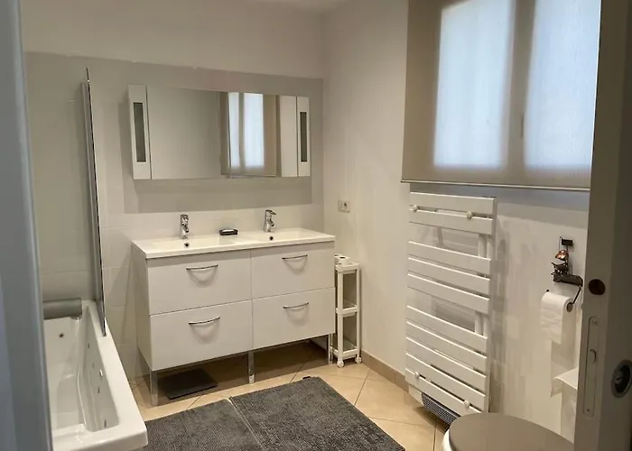 La D'ariane-piscine-jaccuzi-15 Mn Vendargues